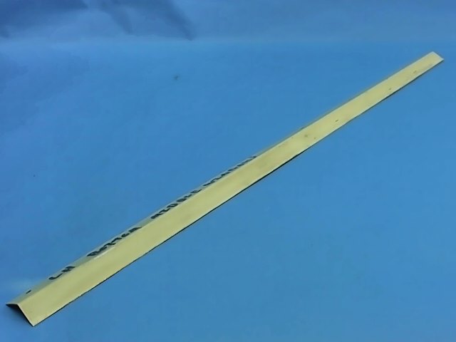76268-00 Piper - RETAINER - Center window bottom left