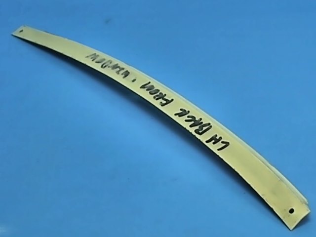 63071-12 Piper - RETAINER - Front window rear left