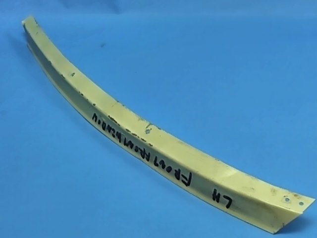79562-00 Piper - RETAINER - Front window front left