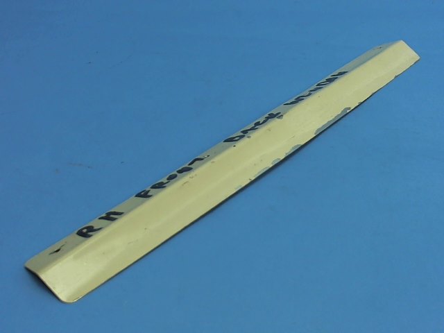76270-01 Piper - RETAINER - Rear window front right