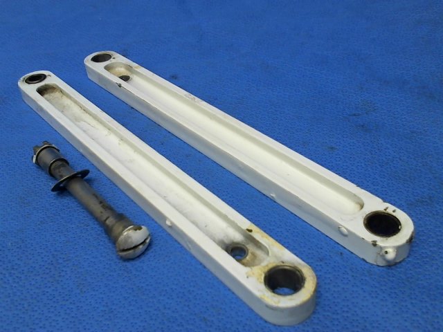 60-820055-7 Beechcraft - BRACE ASSY LOWER DRAG LEG (set of 2)