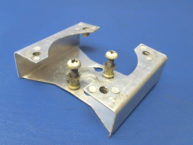 0711028-1 Cessna - BRACKET-INNER DOOR HANDLE LH