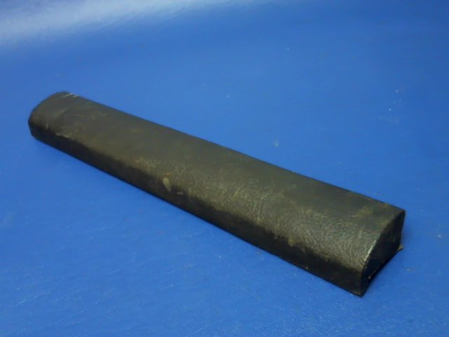 0513434- Cessna - PAD - SHIN GUARD-KNEEPAD UNDER MAP CASE
