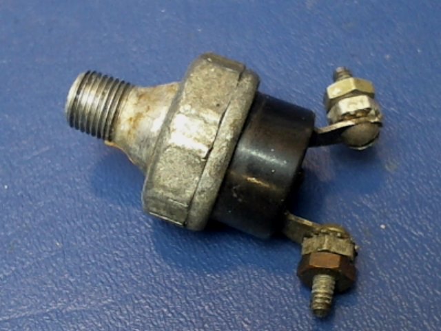 S1711-1 Cessna - SWITCH - OIL PRESSURE (Normally Open)