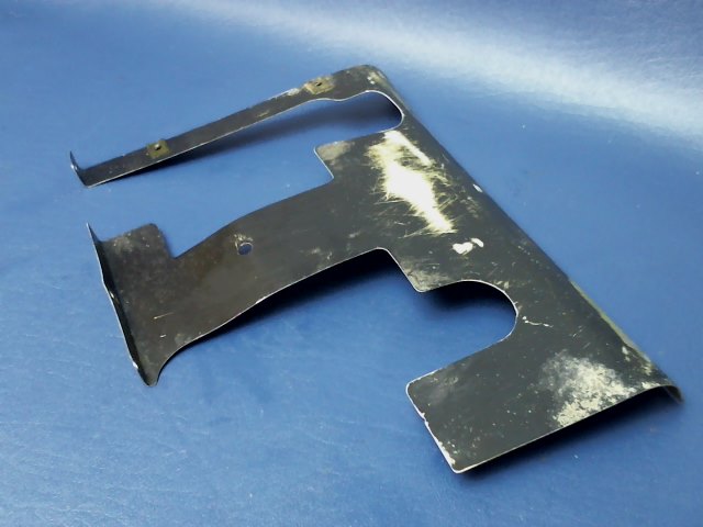 0411599-5 Cessna - SHIELD-RUDDER BAR LH