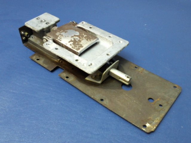 0413387-3 Cessna - LATCH CABIN DOOR LH (SEE DETAILS- Springs Broken)