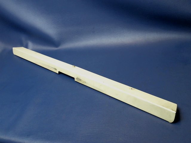 0414018-4 Cessna - RETAINER-HEADLINER