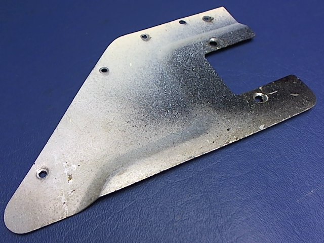 0413388-3 Cessna - HANDLE PLATE LH