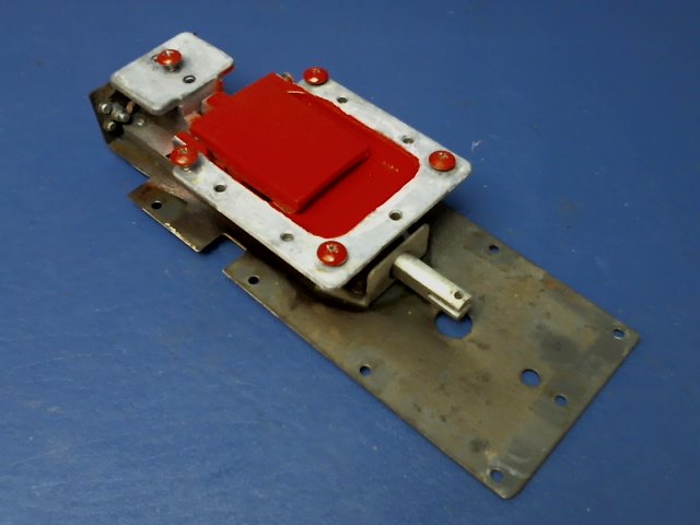 0413387-3 Cessna - CABIN DOOR LATCH LH