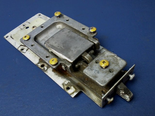 0413387-3 Cessna - CABIN DOOR LATCH LH
