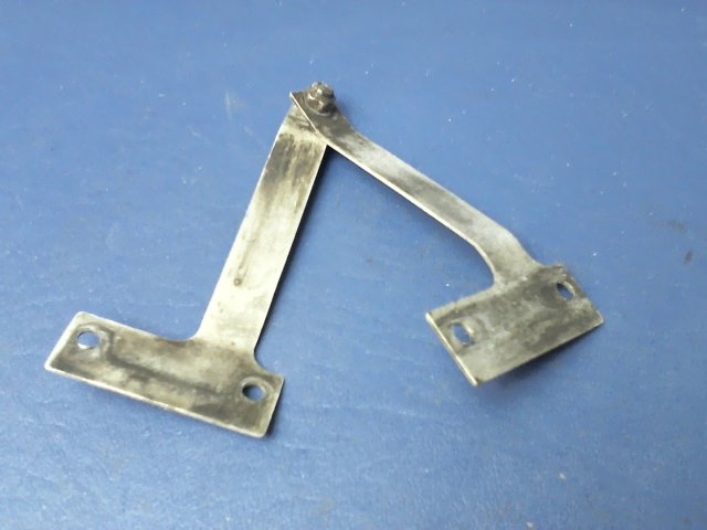 0500315-1 Cessna - BRACKET-STRAINER DRAIN CONTROL