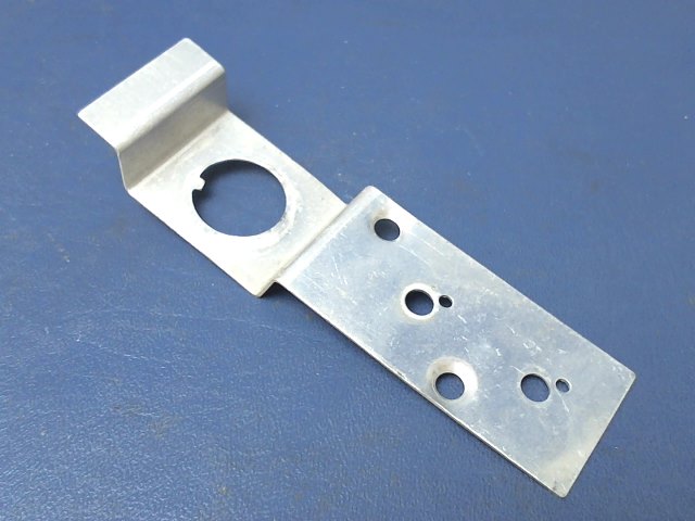0413480-2 Cessna - BRACKET - IGNITION SWITCH