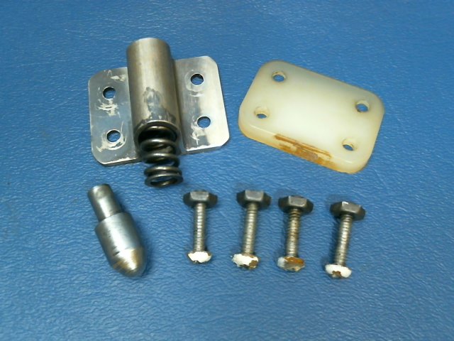 0710624-1 Cessna - CATCH SPRING ASSEMBLY - RH DOOR STOP