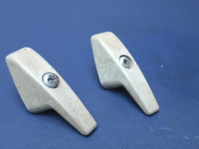 0715038-1 Cessna - HOOK - COAT HANGERS (2)