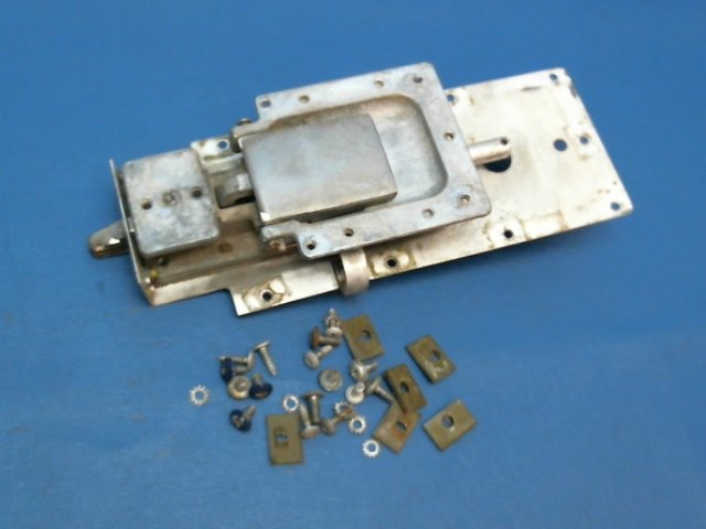 0413387-4 Cessna - CABIN DOOR LATCH RH