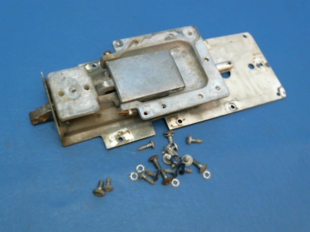 0413387-3 Cessna - CABIN DOOR LATCH LH