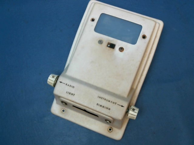 0511482-9 Cessna - COVER - OVERHEAD LIGHT (Cracked - See photos)