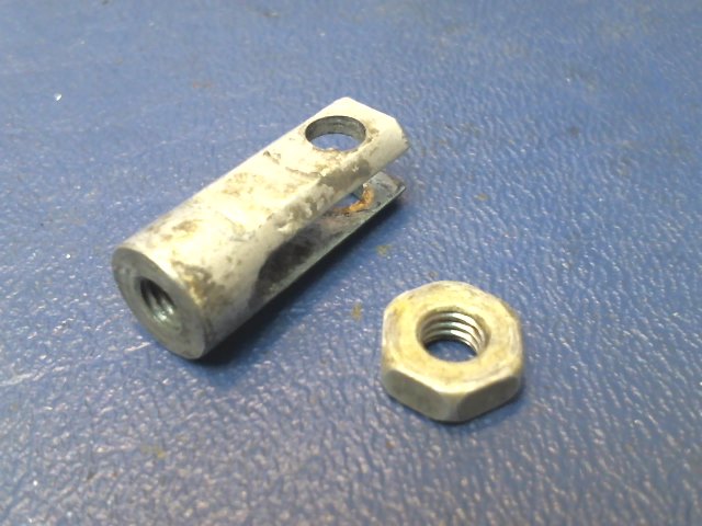 0861105-1 Cessna - CLEVIS with AN316-4R retaining nut
