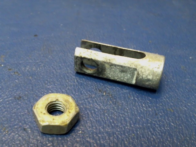 0861105-1 Cessna - CLEVIS with AN316-4R retaining nut