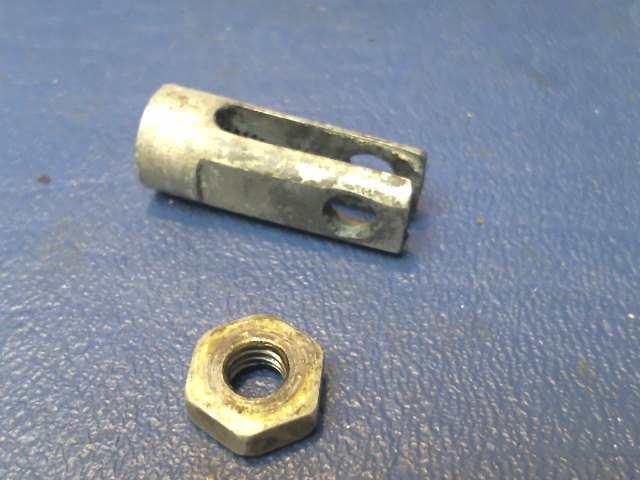 0861105-1 Cessna - CLEVIS with AN316-4R retaining nut