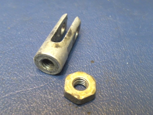 0861105-1 Cessna - CLEVIS with AN316-4R retaining nut