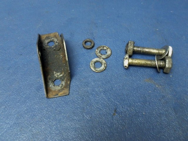 67091-00 Piper - BRACKET - Main gear door