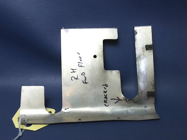 0411971-1 Cessna - SHIELD RUDDER BAR RH (CRACKED)