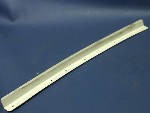 76264-00 Piper - RETAINER CENTER WINDOW FRONT LEFT