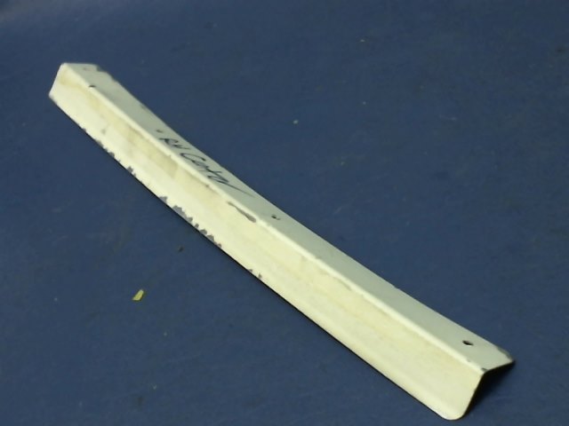 76267-01 Piper - RETAINER CENTER WINDOW REAR RIGHT