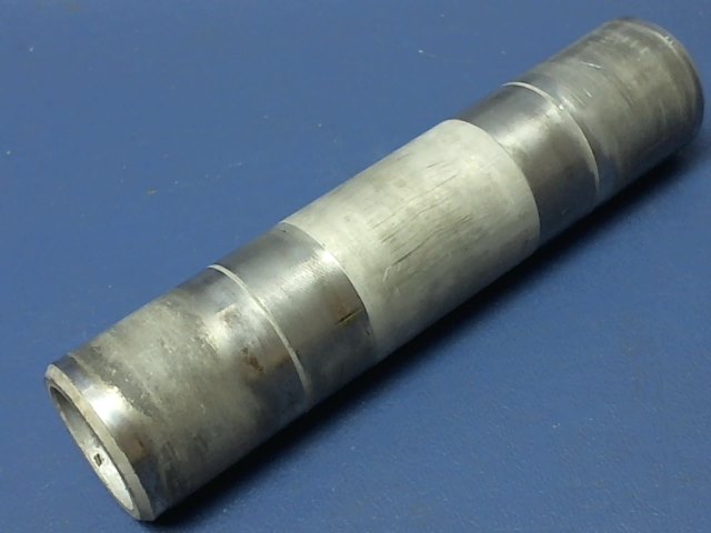 0442142-1 Cessna - TUBE-AXLE