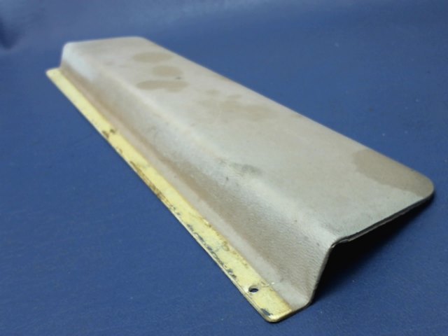 0515010-10 Cessna - TRAY-SHOULDER HARNESS STORAGE (small cracks see photos)
