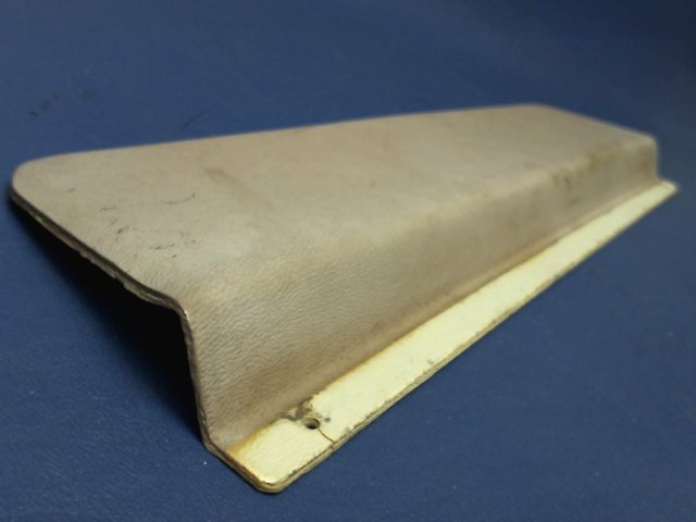 0515010-10 Cessna - TRAY-SHOULDER HARNESS STORAGE (small cracks see photos)