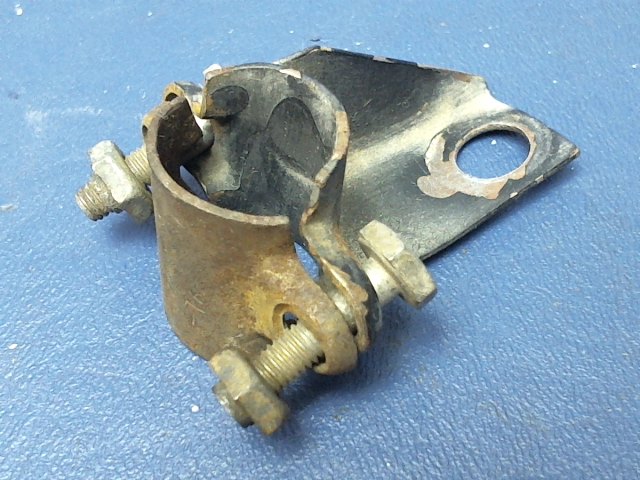 0456002-1 Cessna - BRACKET Fuel Sump Control