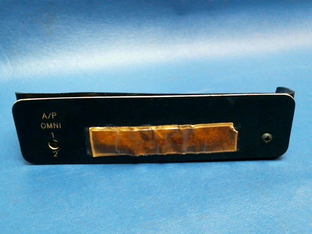 NPN Cessna - SWITCH COVER (cracked at bolt hole) W/BRACKET