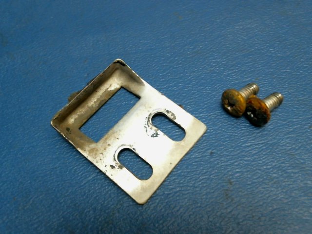 0311319-1 Cessna - PLATE-DOOR STRIKER BAGGAGE