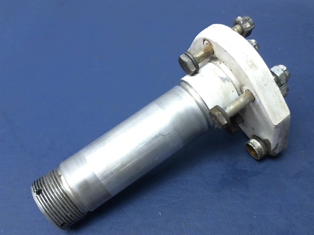 77789-07 Piper - AXLE - Main gear right (Wear damage on base - See photos)