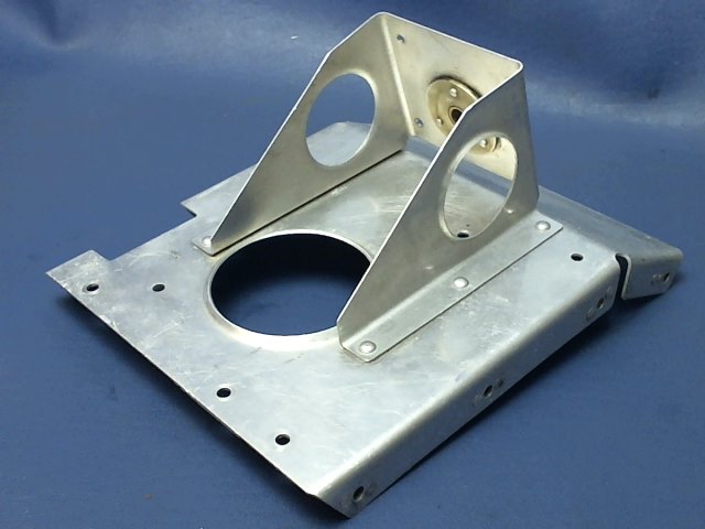 NPN Cessna - LOWER PEDESTAL PANEL AND FUEL CONTROL BRACKET