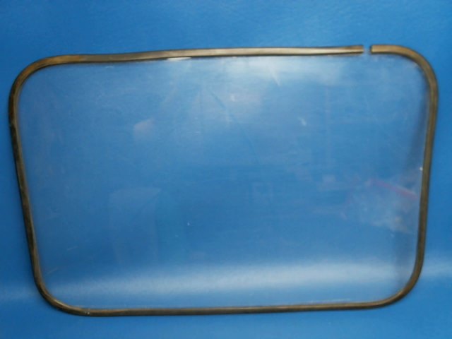 1211061-56 Cessna - WINDOW INBOARD RH
