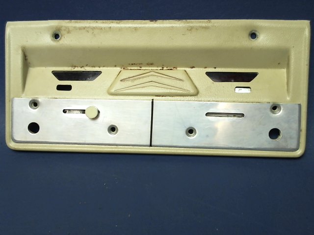 NPN Cessna - INSTRUMENT PANEL LIGHT COVER (CRACKED)