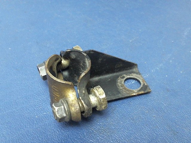 0456002-1 Cessna - BRACKET Fuel Sump Control