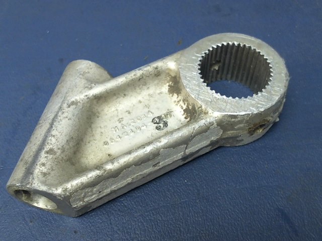 0842104-3 Cessna - BELLCRANK-TORQUE TUBE ADJ INBD
