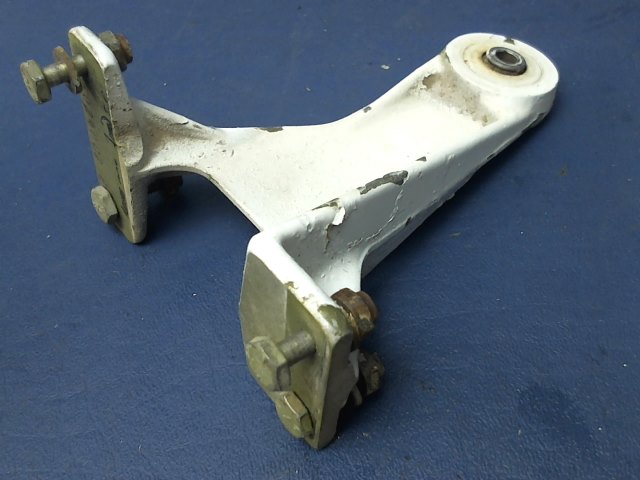 5024002-8 Cessna - HINGE -AILERON RH