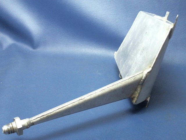 1216407-12 Cessna - Reservoir - Fuel RH