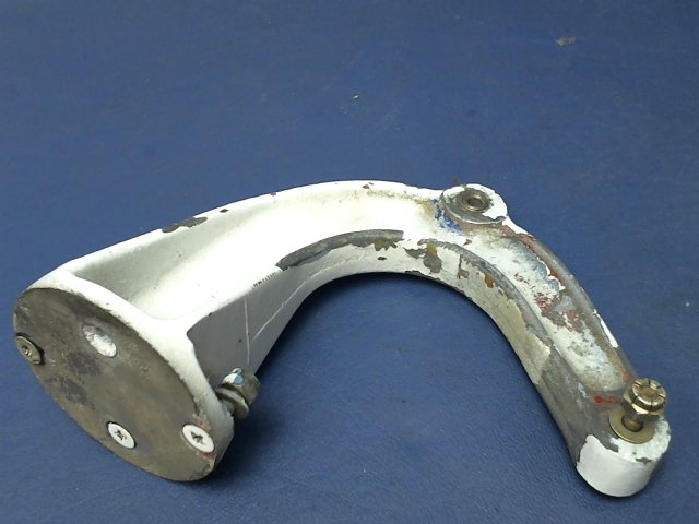 0843538-1 Cessna - HINGE NOSE GEAR DOOR
