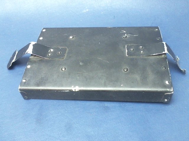 0413307-21 Cessna - LID ASSY-BATTERY BOX