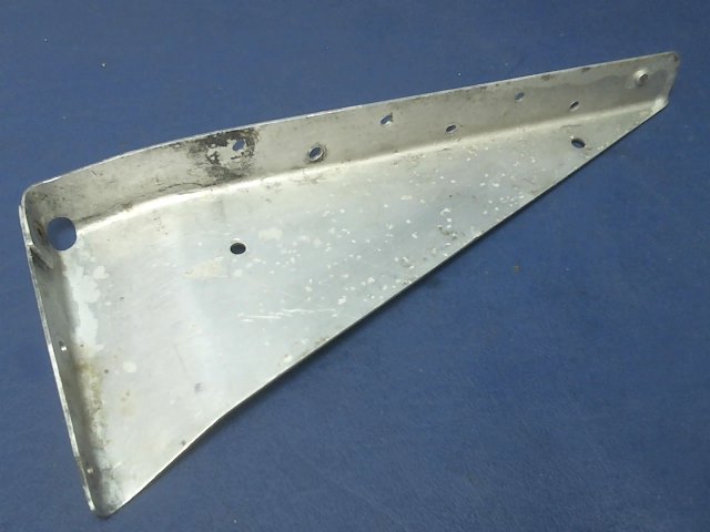 0413581-6 Cessna - SUPPORT BRACE-TRAY BATTERY OUTBOARD