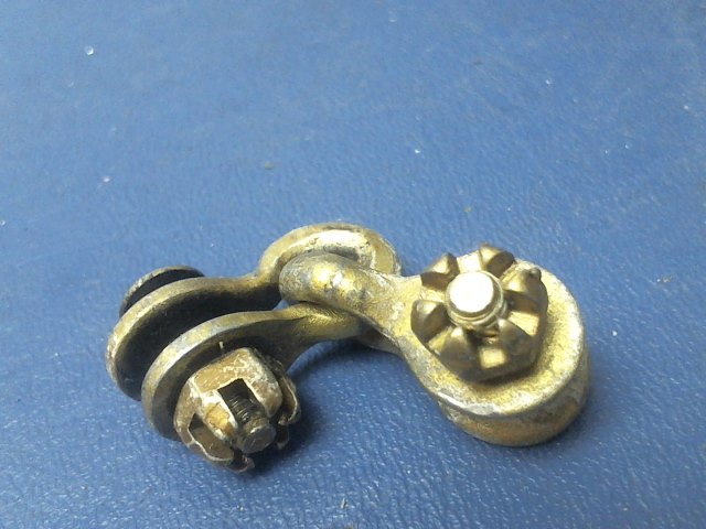 AN115-21 Cessna - SHACKLE (Two piece)