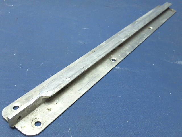 0410219-2 Cessna - SEAT RAIL-INBOARD