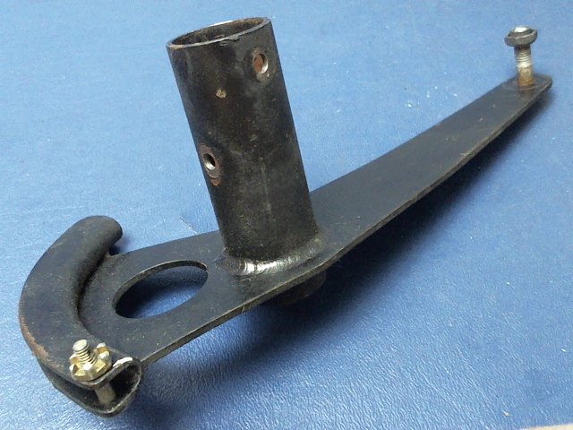 1260425-1 Cessna - ARM CONTROL COLUMN-RH