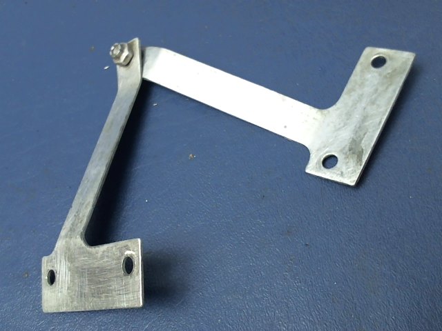 NPN Cessna - BRACKET - STRAINER DRAIN CONTROL